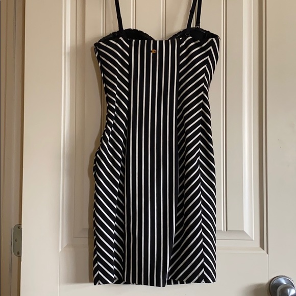 GUESS evening mini dress. - Picture 3 of 8